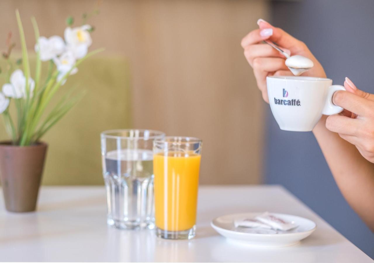 Hotel Ajla Dobra Voda Ngoại thất bức ảnh