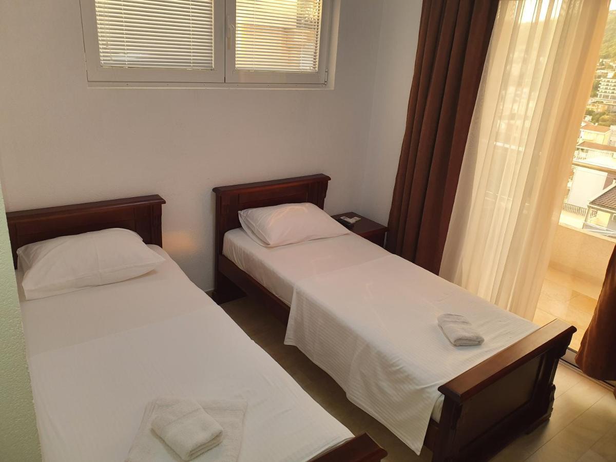 Hotel Ajla Dobra Voda Ngoại thất bức ảnh